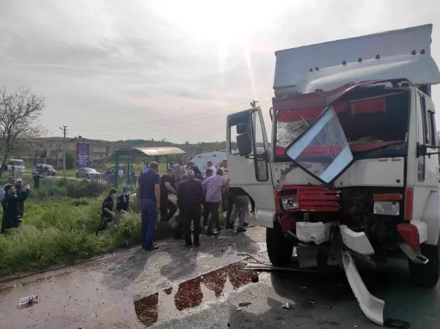 Kamyon ile otobüs çarpıştı, çok sayıda yaralı olduğu öğrenildi