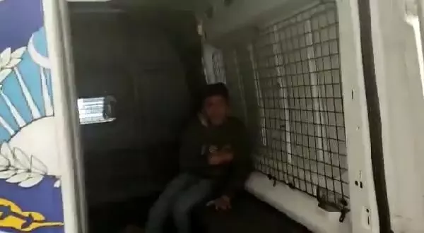 Şanlıurfa'da araca kilitlenen çocuk korumaya alındı; zabıtaya soruşturma Şanlıurfa'da araca kilitlenen çocuk korumaya alındı; zabıtaya soruşturma