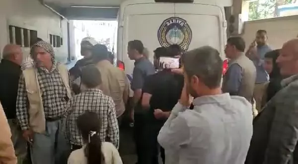 Şanlıurfa'da araca kilitlenen çocuk korumaya alındı; zabıtaya soruşturma Şanlıurfa'da araca kilitlenen çocuk korumaya alındı; zabıtaya soruşturma