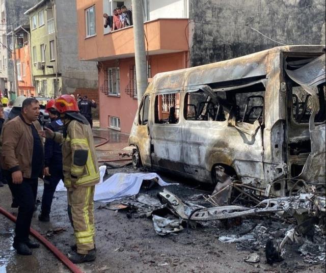Son Dakika: Bursa'da sokağa düşen tek motorlu uçak alev aldı! Pilot ve yardımcısı hayatını kaybetti Son Dakika: Bursa'da sokağa düşen tek motorlu uçak alev aldı! Pilot ve yardımcısı hayatını kaybetti