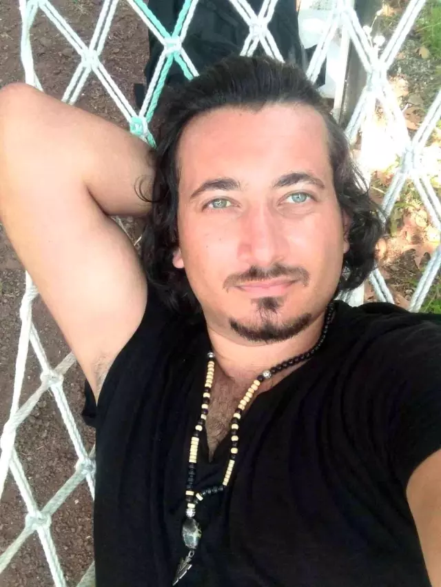 Oğlundan 103 gündür haber alamıyor, bulana 50 bin TL verecek Oğlundan 103 gündür haber alamıyor, bulana 50 bin TL verecek