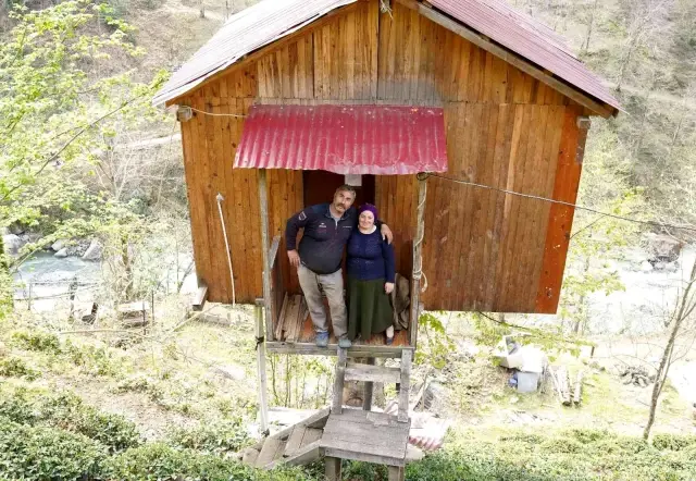 Gören hayran kalıyor! Hayalini kurdukları ağaç eve 30 yıl sonra kavuştular Gören hayran kalıyor! Hayalini kurdukları ağaç eve 30 yıl sonra kavuştular