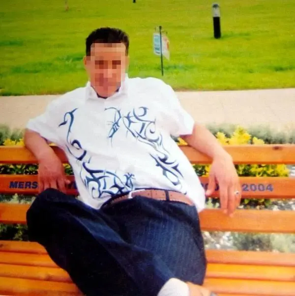 'Kuşum kaçtı' diyerek çatısına çıktığı fabrikayı benzin döküp yaktı 'Kuşum kaçtı' diyerek çatısına çıktığı fabrikayı benzin döküp yaktı