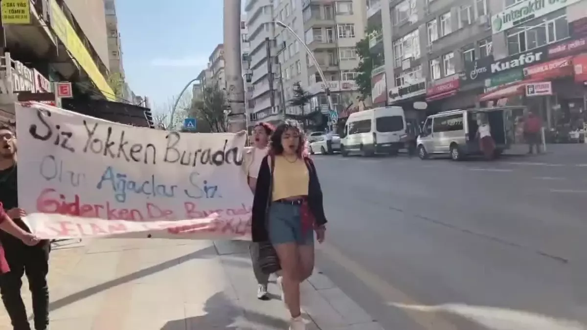 Öğrenci Kolektifleri Gezi Davası'nda Verilen Mahkumiyet Kararlarını Protesto Etti: 'Sizi de Gençlik Yargılayacak'