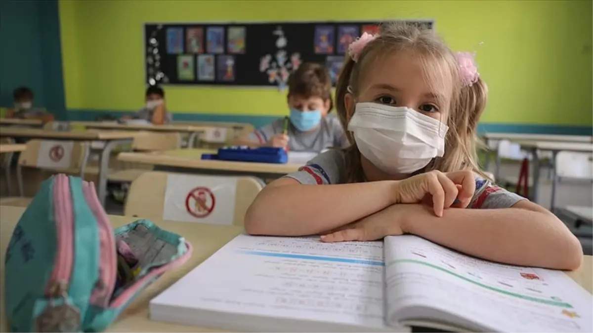 Okullarda maske kullanımı kalktı mı, sınıflarda maske mecburi mi?