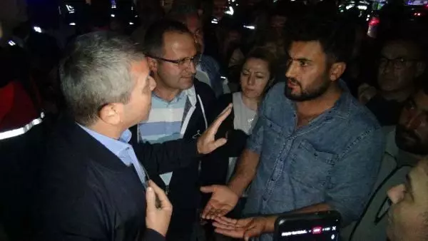 Genç adamın ölümü mahalleyi isyan ettirdi! Üst geçit talebiyle yolu kapatıp eylem yaptılar Genç adamın ölümü mahalleyi isyan ettirdi! Üst geçit talebiyle yolu kapatıp eylem yaptılar