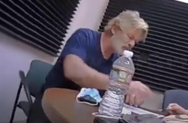 Oyuncu Alec Baldwin'in görüntü yönetmenini öldürdüğü olayla ilgili yeni görüntüler ortaya çıktı Oyuncu Alec Baldwin'in görüntü yönetmenini öldürdüğü olayla ilgili yeni görüntüler ortaya çıktı