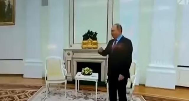 Putin'in ortaya çıkan yeni görüntüsü hastalık iddialarını kuvvetlendirdi Putin'in ortaya çıkan yeni görüntüsü hastalık iddialarını kuvvetlendirdi