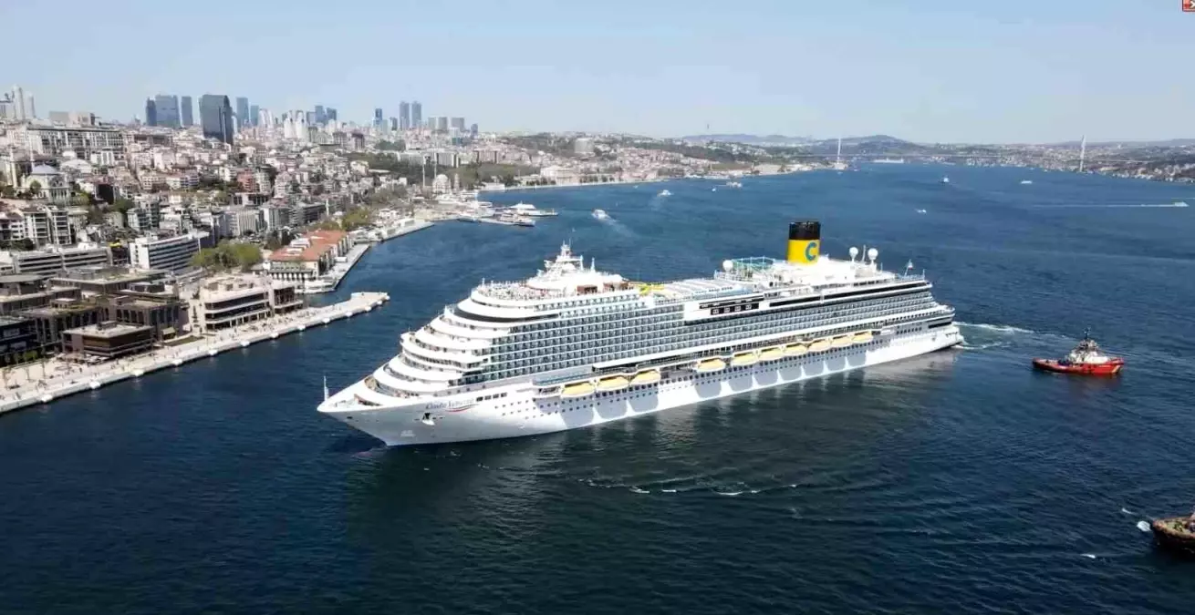 Dev kruvaziyer gemisi 'Costa Venezia' İstanbul'a yanaştı