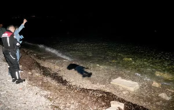 Kuşadası sahilinde erkek cansız bedeni bulundu Kuşadası sahilinde erkek cansız bedeni bulundu