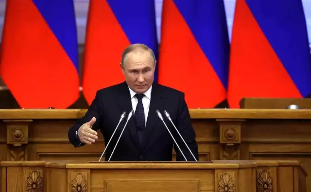 Putin: Dışarıdan biri Ukrayna'ya müdahale etmeye çalışırsa, yanıtımız yıldırım hızında olacak Putin: Dışarıdan biri Ukrayna'ya müdahale etmeye çalışırsa, yanıtımız yıldırım hızında olacak