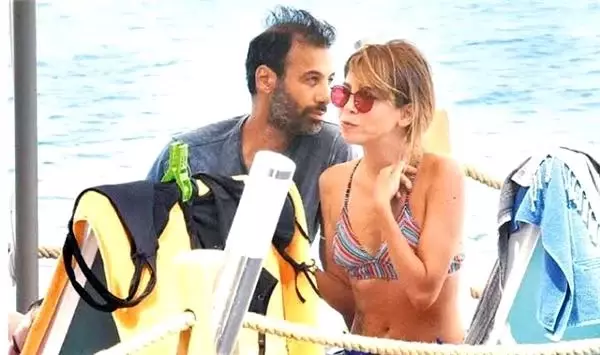 Oyuncu Gökçe Eyüboğlu, sır gibi sakladığı 14 yıllık eşinden boşandı Oyuncu Gökçe Eyüboğlu, sır gibi sakladığı 14 yıllık eşinden boşandı