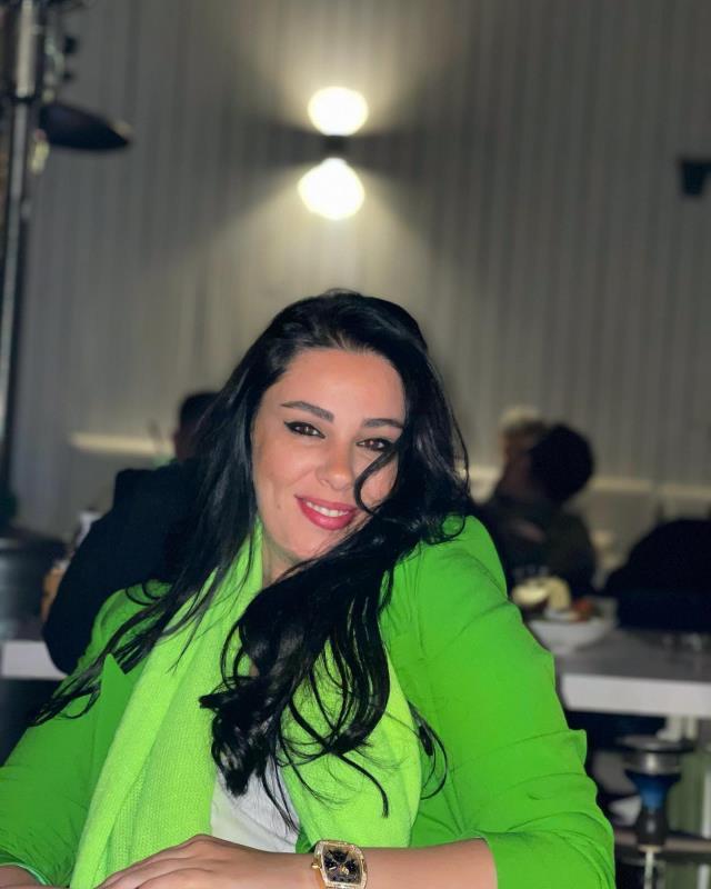 Tuğçe Tayfur, 'Arkadaşım' dediği iş insanıyla el ele görüntülendi Tuğçe Tayfur, 'Arkadaşım' dediği iş insanıyla el ele görüntülendi