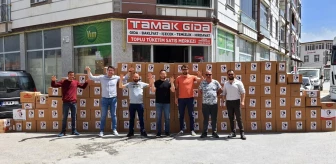 Burhaniye'de Beşiktaşlı taraftarlardan gıda yardımı