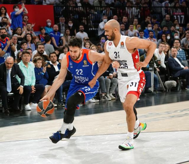 Son Dakika! Avrupa'da destan yazmaya devam ediyorlar! Anadolu Efes üst üste 3. kez Final Four'da Son Dakika! Avrupa'da destan yazmaya devam ediyorlar! Anadolu Efes üst üste 3. kez Final Four'da