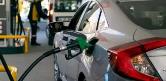 Bayram öncesi benzinin litre fiyatına 1 lira 33 kuruş zam geldi