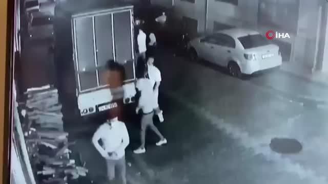 Esenyurt'ta husumetli olduğu eniştesine silahlı saldırı düzenleyen şahıs kameralar tarafından görüntülendi