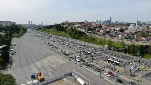 İSTANBUL TRAFİĞİNDE SON DURUM HAVADAN GÖRÜNTÜLENDİ (1) İSTANBUL TRAFİĞİNDE SON DURUM HAVADAN GÖRÜNTÜLENDİ (1)