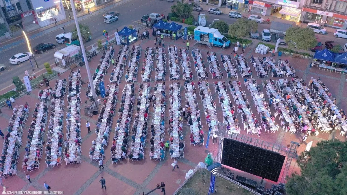 İzmir Büyükşehir'den Aliağa'da 3 Bin Kişilik İftar