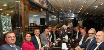 İzmit Belediye Başkanı Hürriyet, DP Ordu Milletvekili Enginyurt'u Gülümse Kafe'de Ağırladı