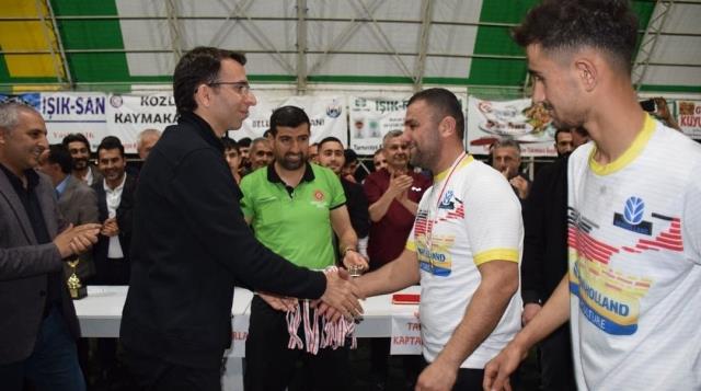 Kozluk Belediyesi 8. Geleneksel Oruç Ligi Futbol Turnuvası'nda kazanan dostluk oldu Kozluk Belediyesi 8. Geleneksel Oruç Ligi Futbol Turnuvası'nda kazanan dostluk oldu