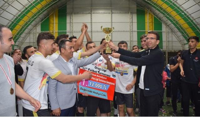 Kozluk Belediyesi 8. Geleneksel Oruç Ligi Futbol Turnuvası'nda kazanan dostluk oldu Kozluk Belediyesi 8. Geleneksel Oruç Ligi Futbol Turnuvası'nda kazanan dostluk oldu
