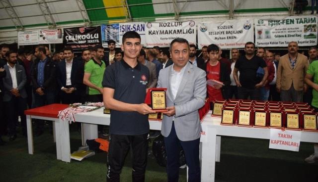 Kozluk Belediyesi 8. Geleneksel Oruç Ligi Futbol Turnuvası'nda kazanan dostluk oldu Kozluk Belediyesi 8. Geleneksel Oruç Ligi Futbol Turnuvası'nda kazanan dostluk oldu