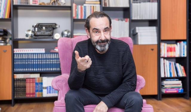 MFÖ Grubu'nun solisti Özkan Uğur, 3. kez kansere yakalandı MFÖ Grubu'nun solisti Özkan Uğur, 3. kez kansere yakalandı