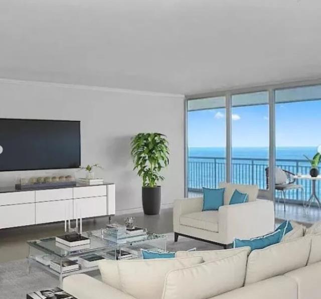 Petek Dinçöz... YENİ EVİNİ GÖSTERDİ!