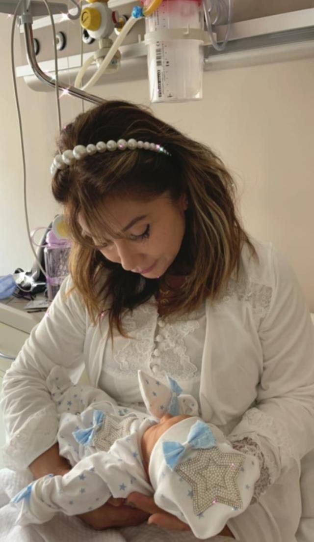 Rojin... ANNE OLDU, BEBEK AMERİKA'YA GİTMEYİ BEKLEYEMEDİ!