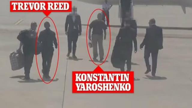 Türkiye'deki esir takasıyla serbest kalıp 10 yıl sonra ülkesine dönen Rus pilot: Günlerce işkence gördüm