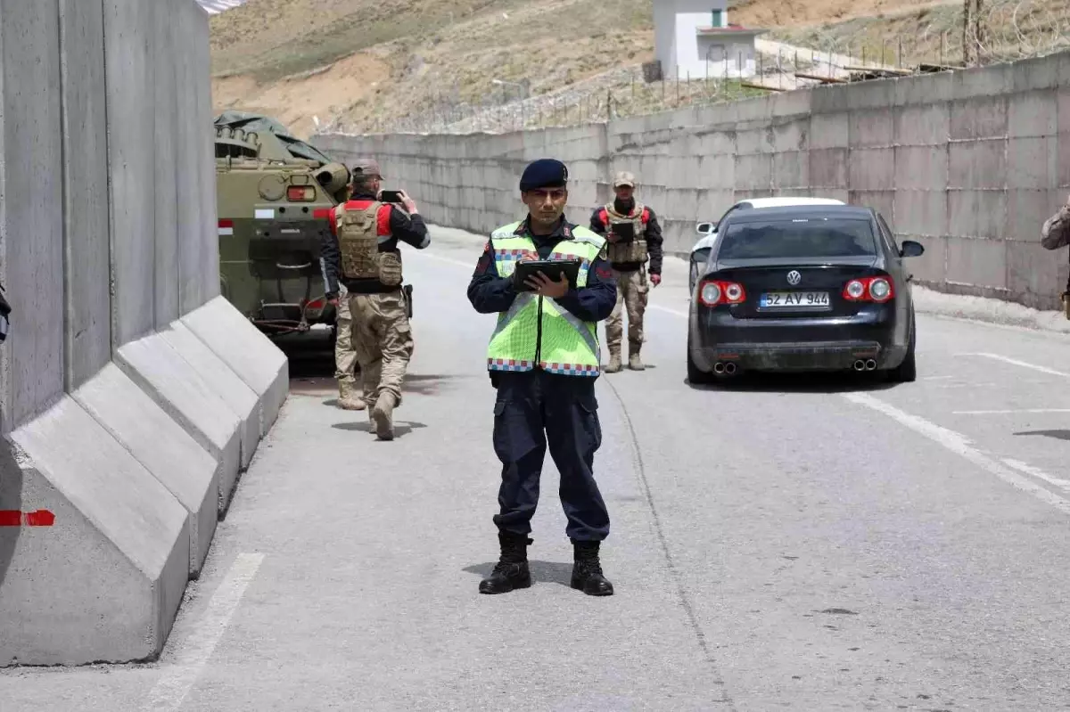 Başkale'de 'Bayramınız Kemerli Olsun' denetimi