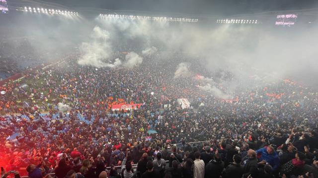 Trabzonspor'un şampiyonluğu Türkiye'nin dört bir yanında horonlar ve kolbastı ile kutlanıyor Trabzonspor'un şampiyonluğu Türkiye'nin dört bir yanında horonlar ve kolbastı ile kutlanıyor