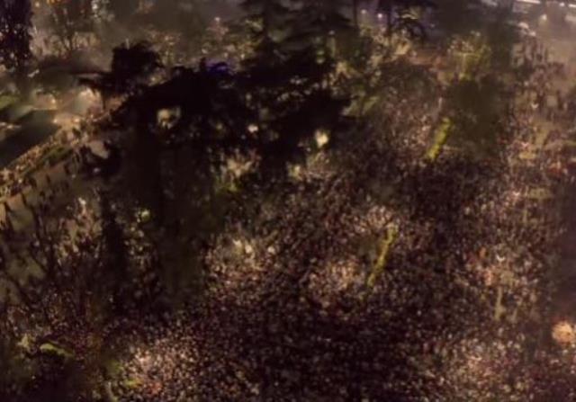 Trabzonspor'un şampiyonluğu Türkiye'nin dört bir yanında horonlar ve kol bastı ile kutlandı Trabzonspor'un şampiyonluğu Türkiye'nin dört bir yanında horonlar ve kol bastı ile kutlandı