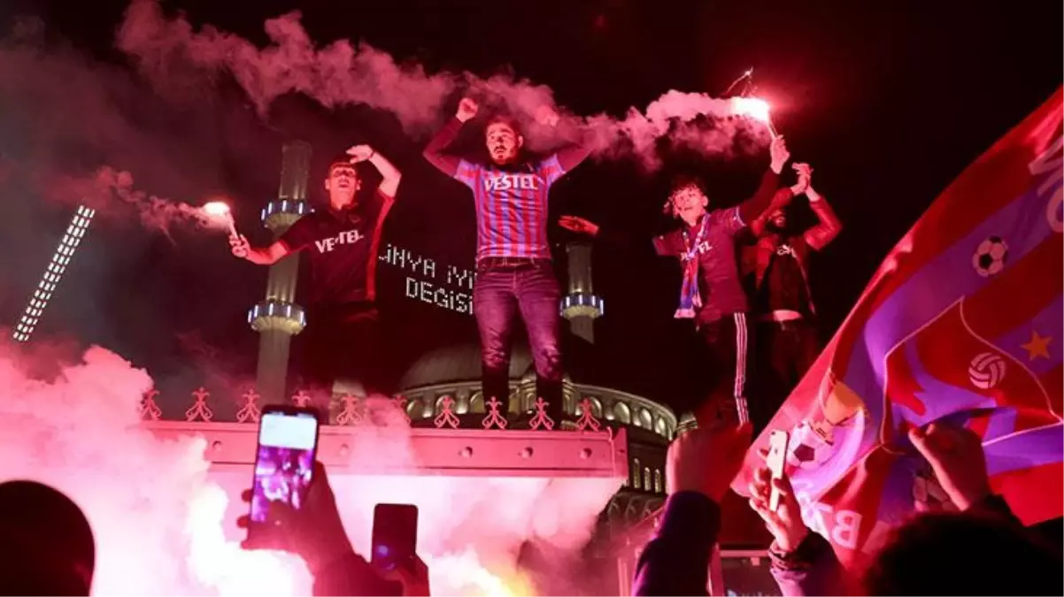 Trabzonspor'un şampiyonluğu Türkiye'nin dört bir yanında horonlar ve kolbastı ile kutlanıyor