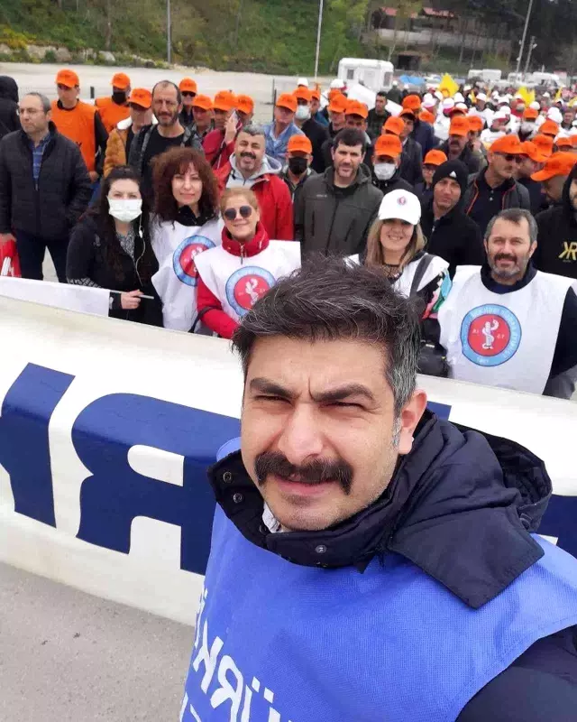 Atılan sloganlara kızan Türk-İş üyeleri 1 Mayıs kortejinden ayrıldı Atılan sloganlara kızan Türk-İş üyeleri 1 Mayıs kortejinden ayrıldı