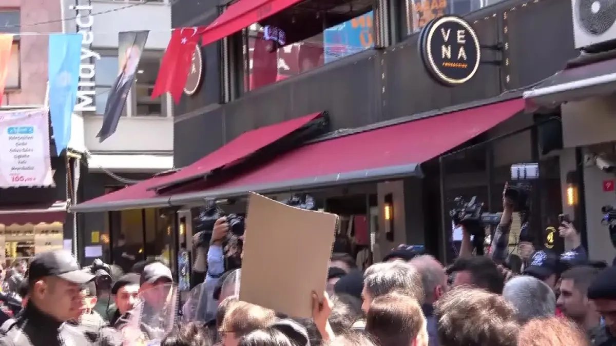 Beşiktaş'tan Taksim'e Çıkmak İsteyen Sendikalara Polis Müdahale Etti: Çok Sayıda Kişi Gözalıtna Alındı