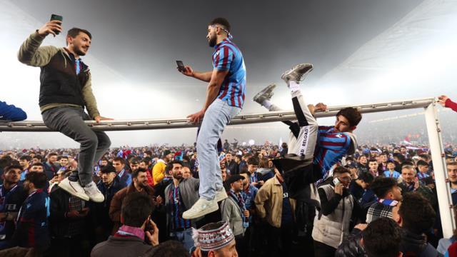 Trabzonspor'da şampiyonluğun öyküsü! 38 yıl sonra gelen zaferde 2 kırılma anı var Trabzonspor'da şampiyonluğun öyküsü! 38 yıl sonra gelen zaferde 2 kırılma anı var