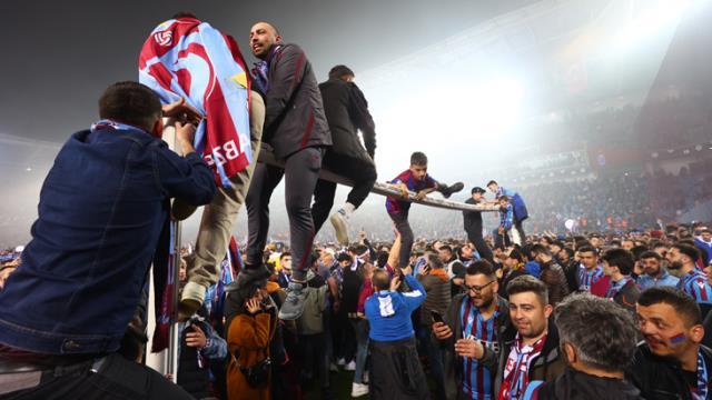 Trabzonspor'da şampiyonluğun öyküsü! 38 yıl sonra gelen zaferde 2 kırılma anı var Trabzonspor'da şampiyonluğun öyküsü! 38 yıl sonra gelen zaferde 2 kırılma anı var