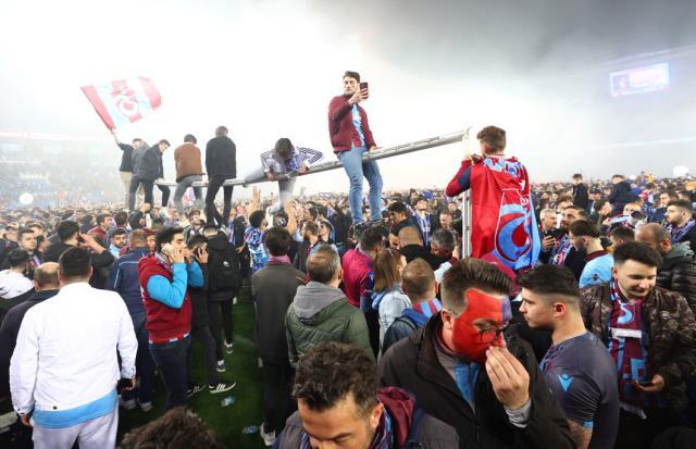 Trabzonspor'da şampiyonluğun öyküsü! 38 yıl sonra gelen zaferde 2 kırılma anı var Trabzonspor'da şampiyonluğun öyküsü! 38 yıl sonra gelen zaferde 2 kırılma anı var