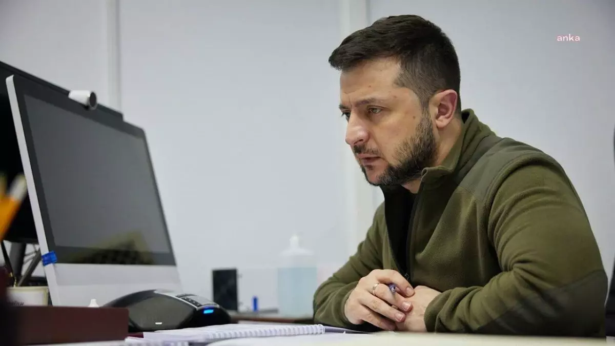 Zelenski: Azovstal'daki Sivillerin Tahliyesi Başladı