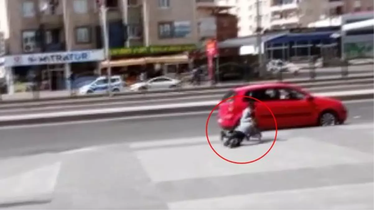 AVM önünde iki grup tekme ve yumruklarla birbirlerine girdi