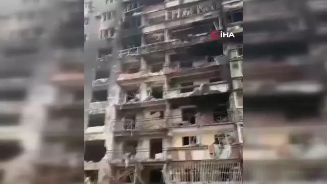 Savaşın harabeye çevirdiği parkta Ukraynalı çocuğun mutluluğu duygulandırdı Savaşın harabeye çevirdiği parkta Ukraynalı çocuğun mutluluğu duygulandırdı