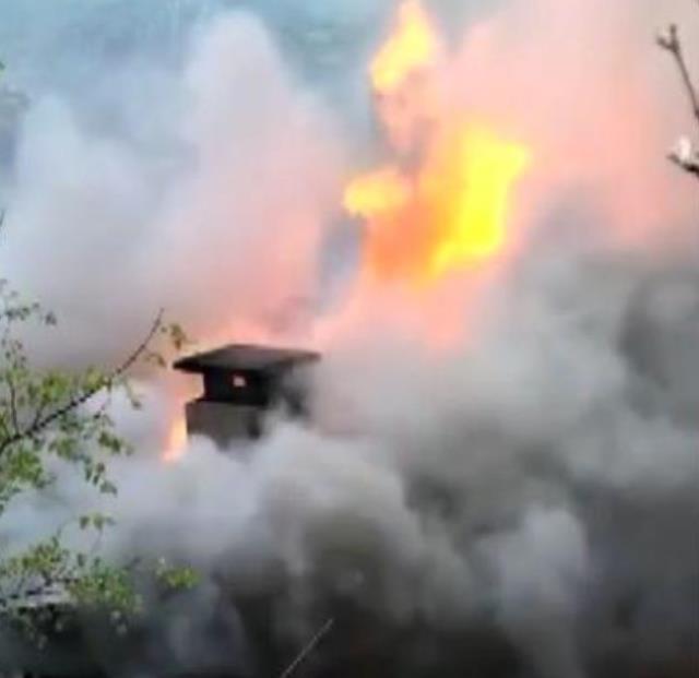 Zihinsel engelli oğlunu kurtarmak için kendisini alevlerin içine attı! İkisi de can verdi Zihinsel engelli oğlunu kurtarmak için kendisini alevlerin içine attı! İkisi de can verdi