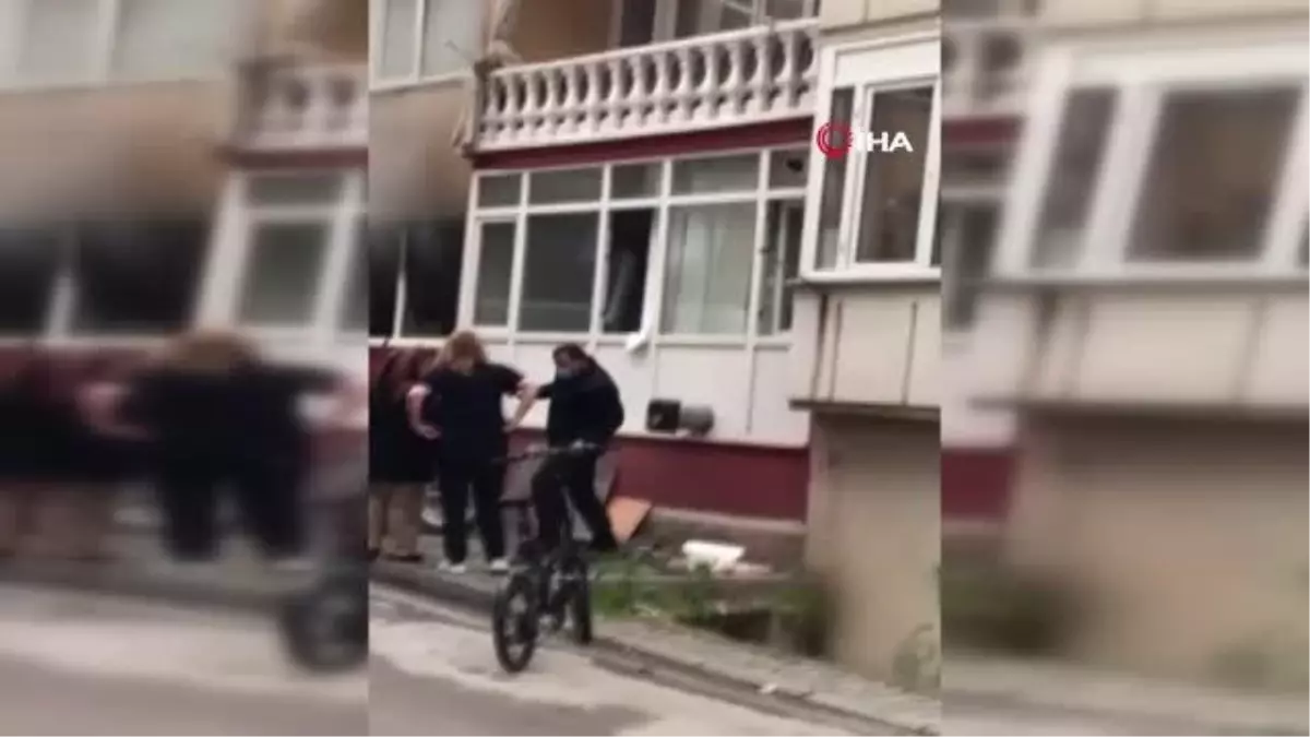 Son dakika haberi... Bursa'da bir apartmanın zemin katında yangın çıktı... Yaşanan panik anları kamerada