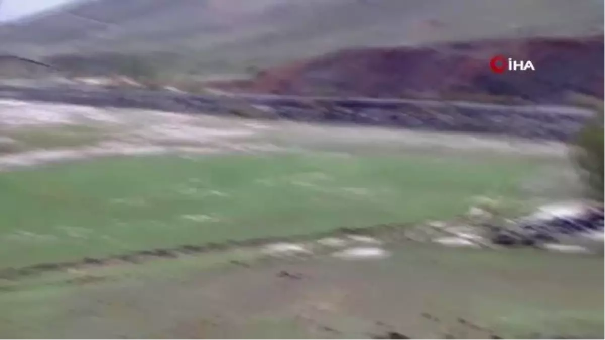 Iğdır'da yağmur sonrası heyelan: Iğdır-Erzurum yolu kapandı
