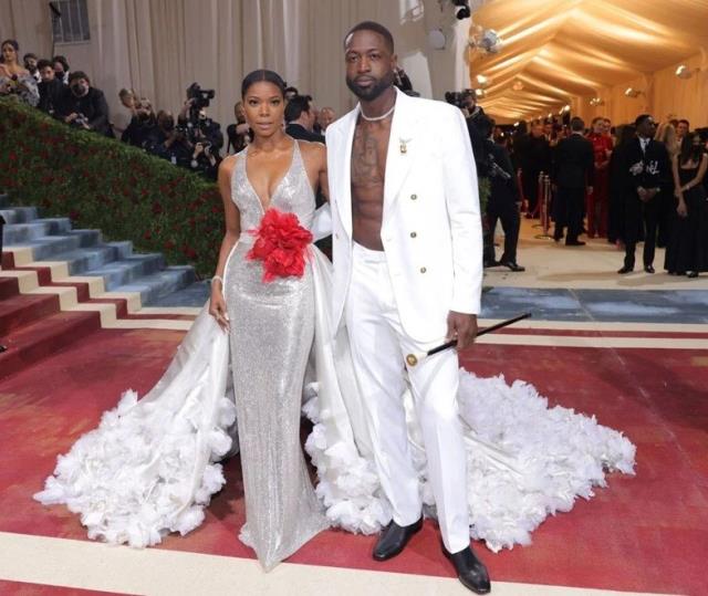 Met Gala'da şıklık yarışı! Gelinlikle katılan da oldu avizeyi andıran elbiseyle de Met Gala'da şıklık yarışı! Gelinlikle katılan da oldu avizeyi andıran elbiseyle de
