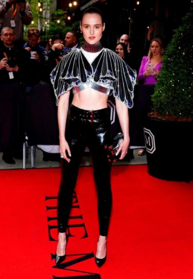 Met Gala'da şıklık yarışı! Gelinlikle katılan da oldu avizeyi andıran elbiseyle de Met Gala'da şıklık yarışı! Gelinlikle katılan da oldu avizeyi andıran elbiseyle de