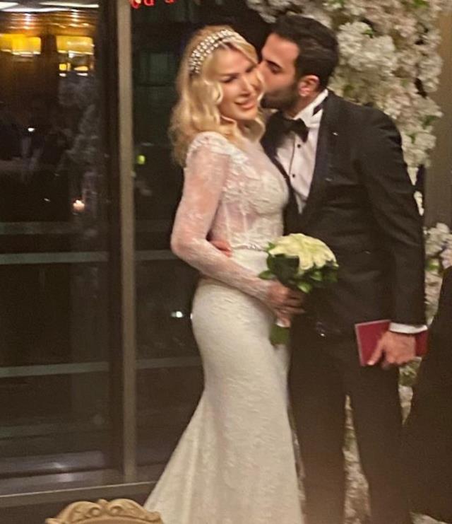 Balayına giden Seda Sayan ve eşi, Paris sokaklarında gelinlik ve damatlıkla çekim yaptı