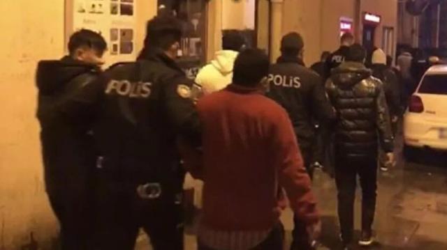 Ekipler düzensiz göçmenlere göz açtırmıyor! 582 kaçak sınır dışı edilecek Ekipler düzensiz göçmenlere göz açtırmıyor! 582 kaçak sınır dışı edilecek